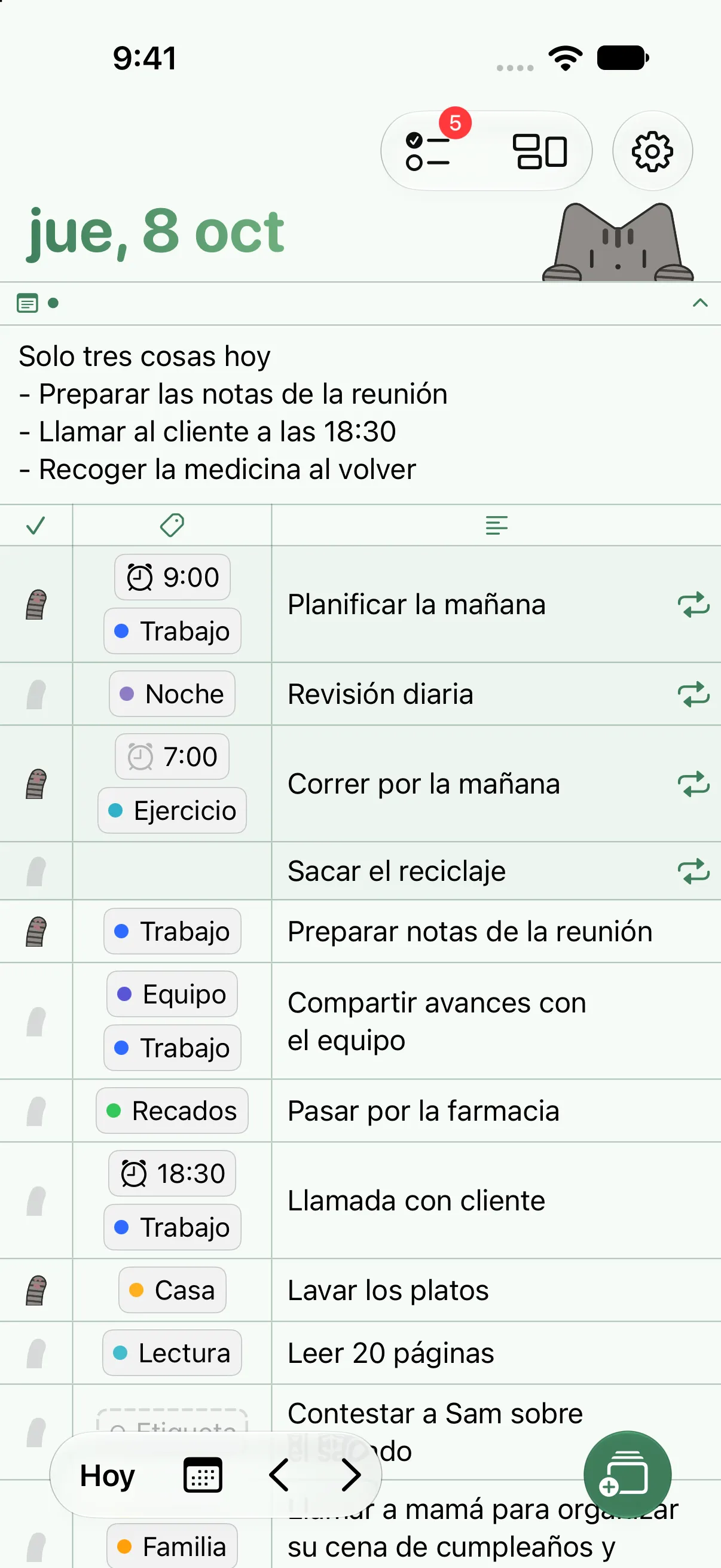 Pantalla de inicio con el tema Gatos. Junto a la fecha se asoma un gato atigrado y las tareas completadas se marcan con patitas de gato.